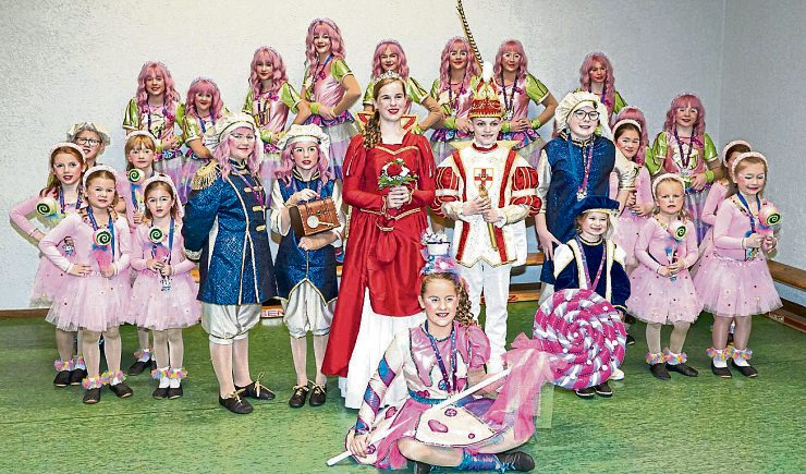Die Koblenzer Kindertollitäten Mattheo und Mia nach ihrer Inthronisation.