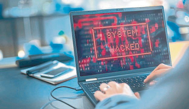 Digitale Bedrohung: Cyberangriffe auf Unternehmen nehmen zu - gezielte Sicherheitsstrategien sind essenziell für den Schutz sensibler Daten und Geschäftsprozesse. Foto: Arshadul stock.adobe.com