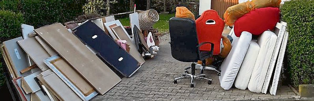 Holz- und Restsperrmüll getrennt voneinander bereitstellen.