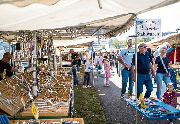 Bummeln, Stöbern und Einkaufen: Auf dem Krammarkt laden rund 120 Händler mit einem vielfältigen Warenangebot zum Schlendern ein.
