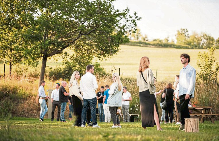 Netzwerken ist Gold: Das wissen auch die Gründer*innen, wenn sie zu den Treffen im Rahmen von GELOBTES LAND kommen, um andere kennen zu lernen und sich auszutauschen.