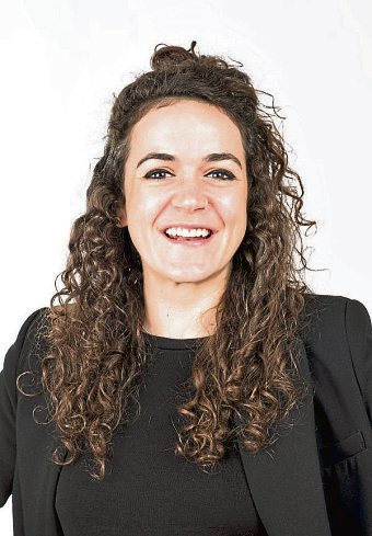 Bestens vernetzt: Hannah Wagner, Projektleiterin der Kampagne GELOBTES LAND, gibt der Kampagne nicht nur ein Gesicht, sondern ist auch Servicestelle für Rückkehrer*innen und Zuzugswillige. Foto: Jaqueline Felix
