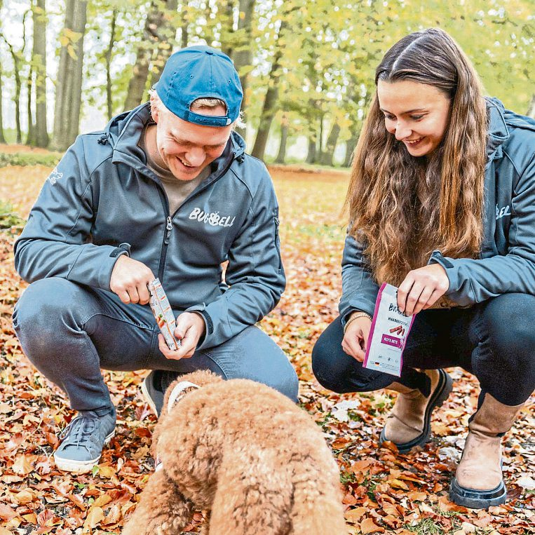 Gemeinsame Auszeit an der frischen Luft: Auch das tut der Gesundheit von Hund und Haltern gut. Foto: djd/BugBell