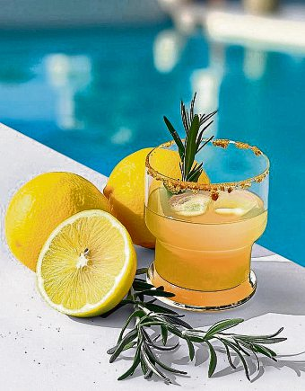 Fruchtsaft spielt bei Mocktails die Hauptrolle. Foto: djd/VdF