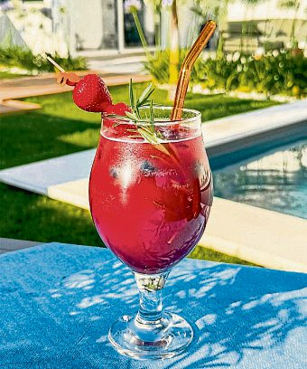 Auch optisch ein Genuss: Die farbenfrohen Mocktails passen perfekt in die Welt von TikTok und Instagram. Foto: djd/VdF