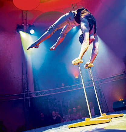 Kraft, Balance und absolute Kontrolle - die Artistik des Festungsvarietés zeigt die ganze Bandbreite moderner Varietékunst. Foto: Marco Thoennes