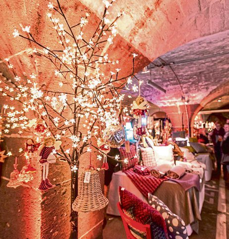 Zwischen alten Gewölben und festlichem Lichterglanz: Der Mosel-Wein-Nachts-Markt in Traben-Trarbach bietet Handwerk, Genuss und Atmosphäre unter der Erde. Foto: rheinland-Pfalz-tourismus.de/ Dominik Ketz