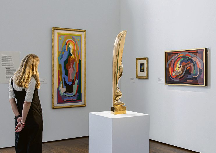 Einblick in die Ausstellung Netzwerk Paris (5.7.2025-11.1.2026), Foto: Helmut Reinelt