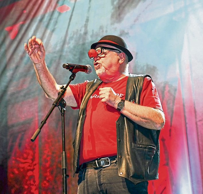 Willibert Pauels alias „Ne Bergische Jung“ verband Wortwitz, Tiefgang und rheinischen Humor zu einer Büttenrede mit Herz und Haltung.