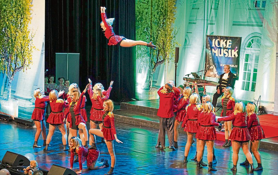 Die Showtanzgruppe des HCV Horchheim begeisterte mit energiegeladener Bühnenpräsenz und präzisen Formationen. Foto: Dirk Förger