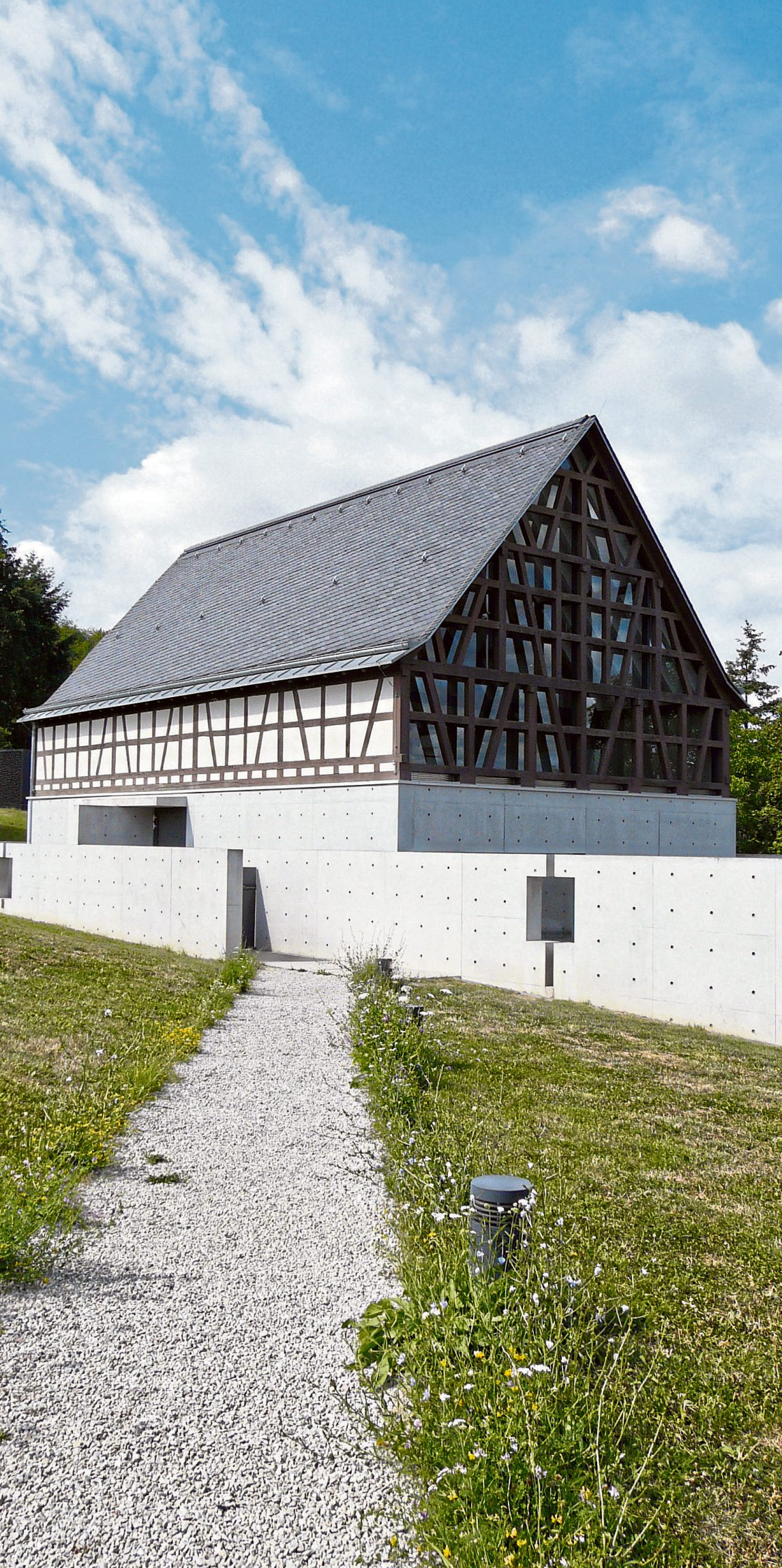 KUNSTBAU: Das Steinskulpturenmuseum in Bad Münster am Stein-Ebernburg wurde vom japanischen Architekten Tadao Ando entworfen und von der Willi Iselborn GmbH & Co. KG umgesetzt. Foto: Willi Iselborn GmbH & Co. KG