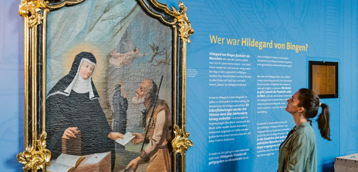 Das Historische Museum am Strom in Bingen informiert in seiner Ausstellung unter anderem über Hildegard von Bingen, die zu den einflussreichsten und bekanntesten Persönlichkeiten des Mittelalters zählte.