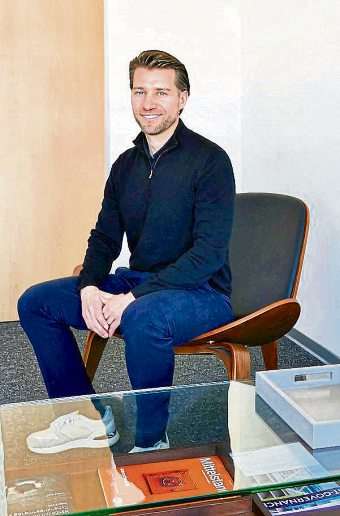 Start-upper Philipp Frisch bietet Startups einen strukturierten Markteintritt und Vertrieb in der DACH-Region. Foto: Petra Dettmer