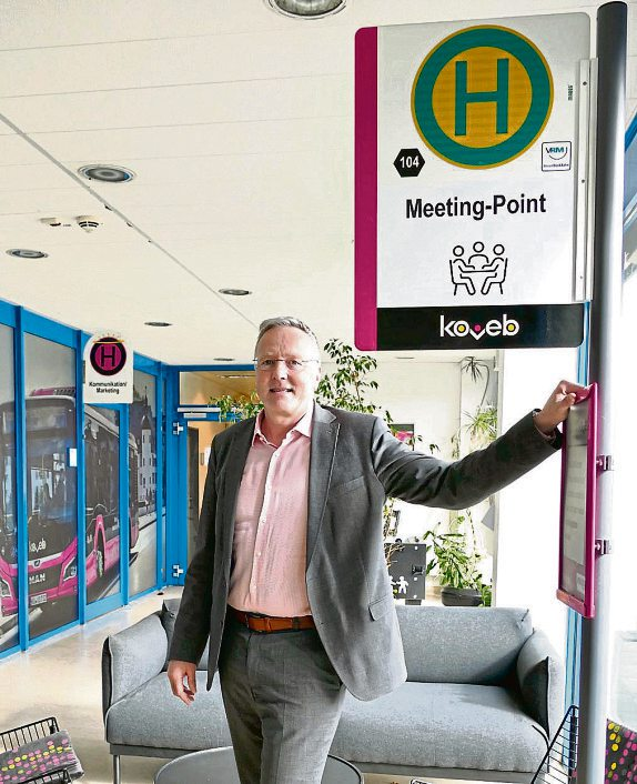 Hansjörg Kunz, Geschäftsführer der Koveb, im firmeneigenen„Meeting-Point“: Der Koblenzer Nahverkehr steht vor großen Herausforderungen bei Finanzierung, Infrastruktur und Antriebswende. Foto: Petra Dettmer