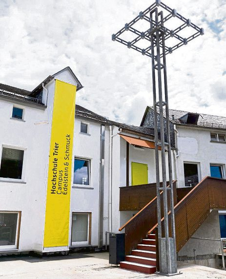 Eine alte Lederwarenfabrik bietet nach Umbau den idealen Standort für den Campus Edelstein & Schmuck.