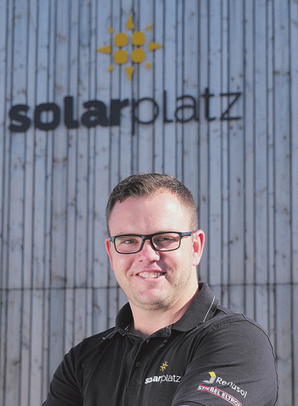 Solarplatz-Geschäftsführer Andreas Schwerter zeigt beim Infoabend, wie sich Photovoltaik, Speicher, Wärmepumpe und Energiemanagement sinnvoll verbinden lassen.