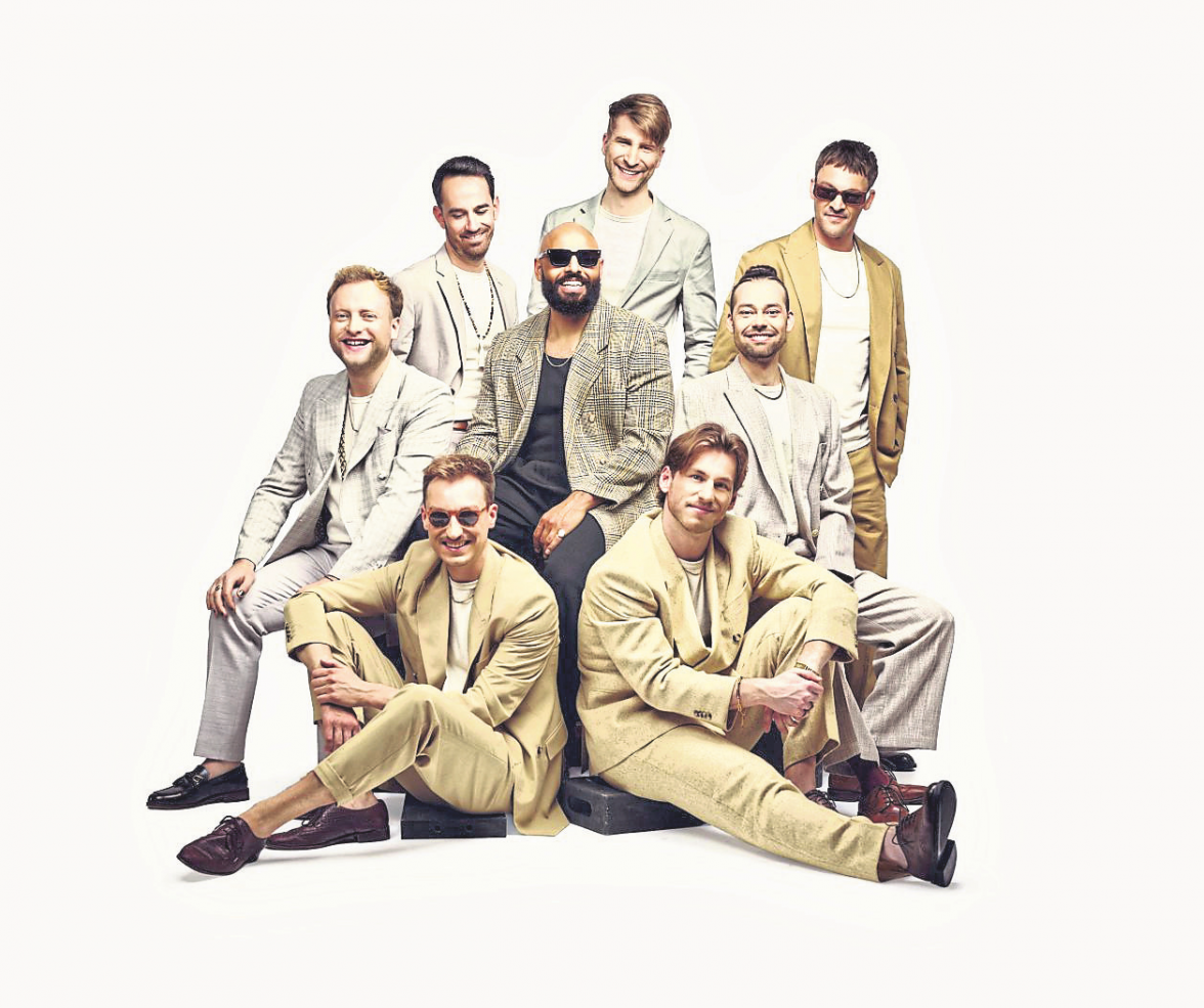 FATCAT bringt mit achtköpfiger Besetzung druckvollen Funk auf die Bühne der Jazztage Idar-Oberstein. Foto: Felix Groteloh