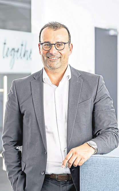 Evangelos Botinos und sein Team der rz-media wollen mit regionaler Stärke und modernen digitalen Möglichkeiten auch in Zukunft ein verlässlicher Partner für die heimischen Unternehmen sein. Foto: Arthur Gruber