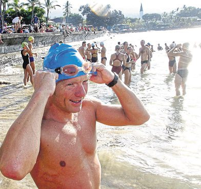 Triathlet Jürgen Zäck aus Vallendar, hier im Startbereich des Ironman auf Hawaii, gehört zu den prägenden Figuren der Ausdauer-Szene. Foto: Thomas Frey/dpa