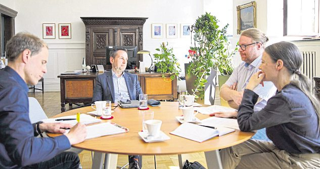 Interview mit einem Oberbürgermeister: Wenn es um journalistische Inhalte geht, dann steht bei der RZ auch weiterhin der Austausch von Mensch zu Mensch im Mittelpunkt. Foto: Ingo Beller