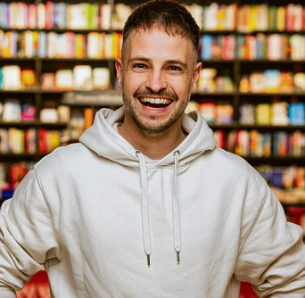 Robert Duchstein führt Reuffel in nächster Generation weiter - mit Sinn für Bücher, Begegnung und lebendige Innenstadt. Foto: Buchhandlung Reuffel