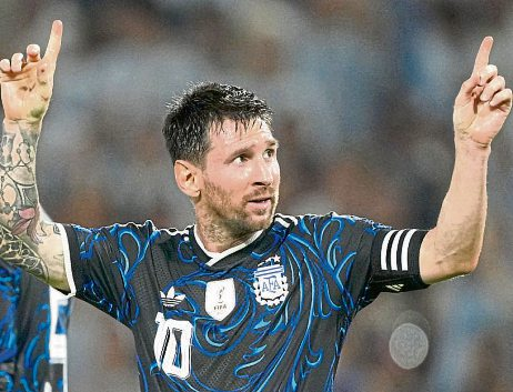 Lionel Messi jubelt im Trikot Argentiniens: Auch mit Blick auf die WM 2026 bleibt der Weltmeister von 2022 die prägende Figur der Albiceleste. Foto: Gustavo Garello/dpa