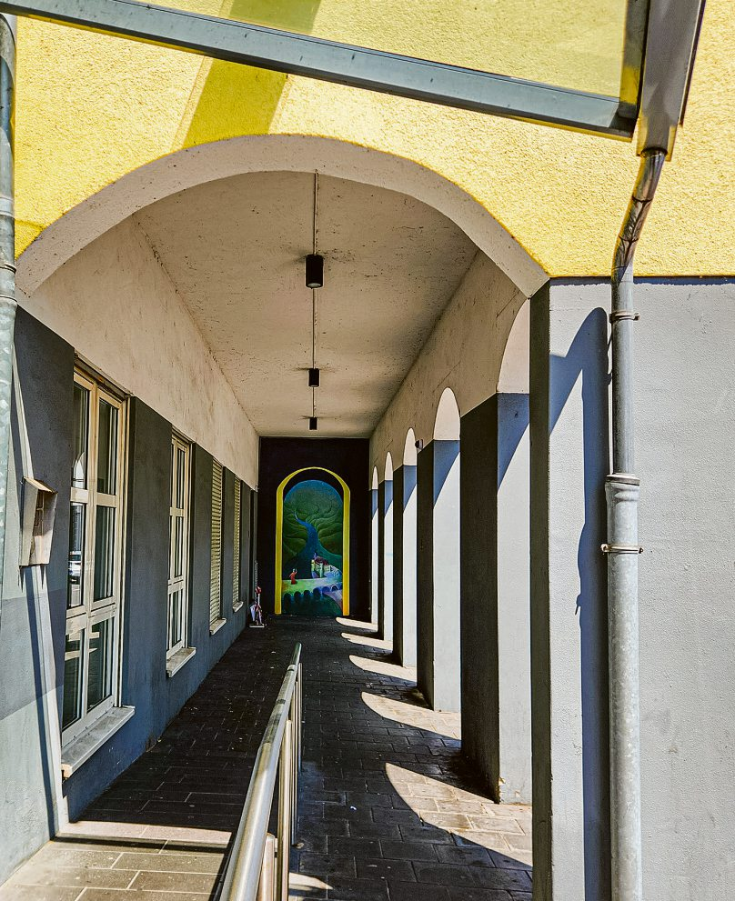 Der Arkadengang neben dem Eingang des Hotels. Foto: Isabel Antonio