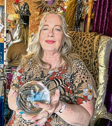 Liane Traber-Schaak alias Medusa ist zum 40. Mal beim Jahrmarkt dabei. Foto: Liane Traber-Schaak