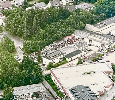 Dieser Baustoffmarkt im Emmelshausen wurde in den 90ern übernommen - das war die Basis für eine Neuausrichtung des Unternehmens. Fotos: Kircher