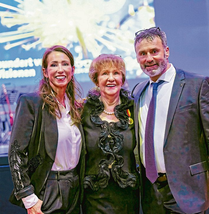 Anlässlich des 100-jährigen Firmenjubiläums hat BECKER Hörakustik zusammen mit Brillen Becker in der Rhein-Mosel-Halle groß gefeiert.