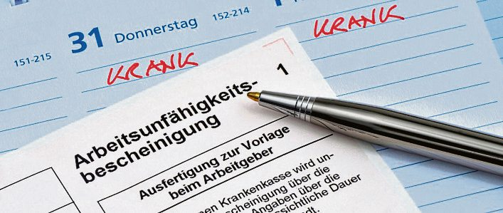 Die Arbeitsunfähigkeitsbescheinigung dokumentiert den krankheitsbedingten Ausfall - die Lohnfortzahlung belastet Arbeitgeber zunehmend. Foto: nmann77 - stock.adobe.com