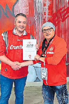 Der Fanclub von der Insel ist offiziell: Guido Marklofsky (rechts) und Mark Thompson 2022. FOTO: ROTE TEUFEL UK/X