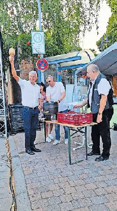 Eröffnung mit Fassbieranstich. Foto: Ortsgemeinde Hettenleidelheim/Gratis