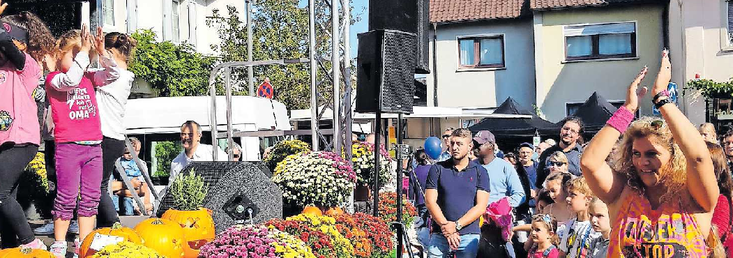 Beim Bühneprogramm kommen alle Generationen auf ihre Kosten. FOTO: GEMEINDE/GRATIS