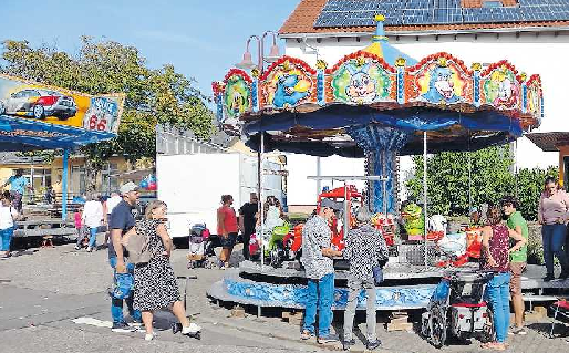 Auch die kleinen Kerwebesucher haben ihren Spaß. FOTO: STEFAN ENDLICH
