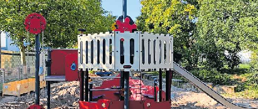 Verspricht glänzende Kinderaugen: Das neue Piratenschiff mit Steuerrad und Kompass. FOTO: STADTVERALTUNG/GRATIS
