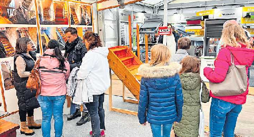 An den Messeständen bekommen die Besucher umfassende Informationen über den Aussteller. FOTO: BAUMESSE/GRATIS