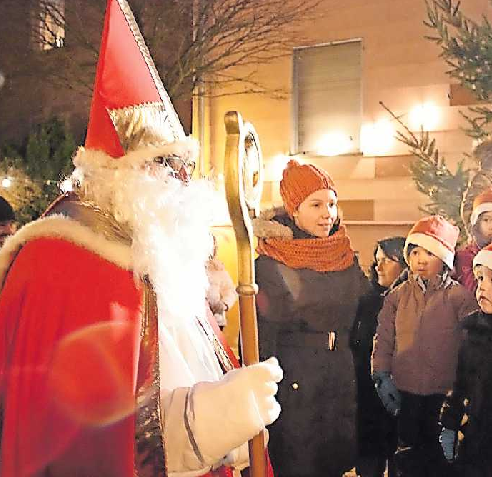 Der Nikolaus ist auch dabei. FOTO: DAHE