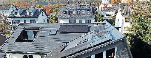 Photovoltaik spielt bei der nachhaltigen Stromversorgung eine weiter wachsende Rolle. FOTO: DJD/PAUL BAUDER