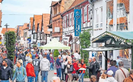 Der verkaufsoffene Sonntag zum Kandeler Frühlingsmarkt ist alljährlich die Attraktion in der Südpfalz. FOTO: STADT KANDEL/GRATIS