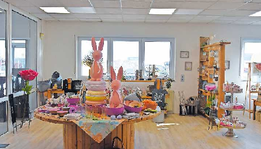 Die Deko-Abteilung steht im Zeichen von Ostern. FOTO: ACL