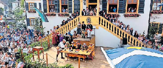 Die Geißbock-Versteigerung in Deidesheim darf im Frühjahr nicht fehlen. FOTO: TOURIST-INFO DEIDESHEIM
