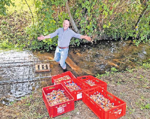 Auch 2026 startet am Kanal das Floẞrennen, bei dem Korken-Flöße um die Wette fahren. FOTO: ORTSGEMEINDE ALBERSWEILER/GRATIS