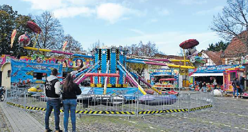 Die Kerwe mit den Fahrgeschäften zählt zu den Attraktionen beim Kandeler Herbstmarkt. FOTO: STEFAN ENDLICH