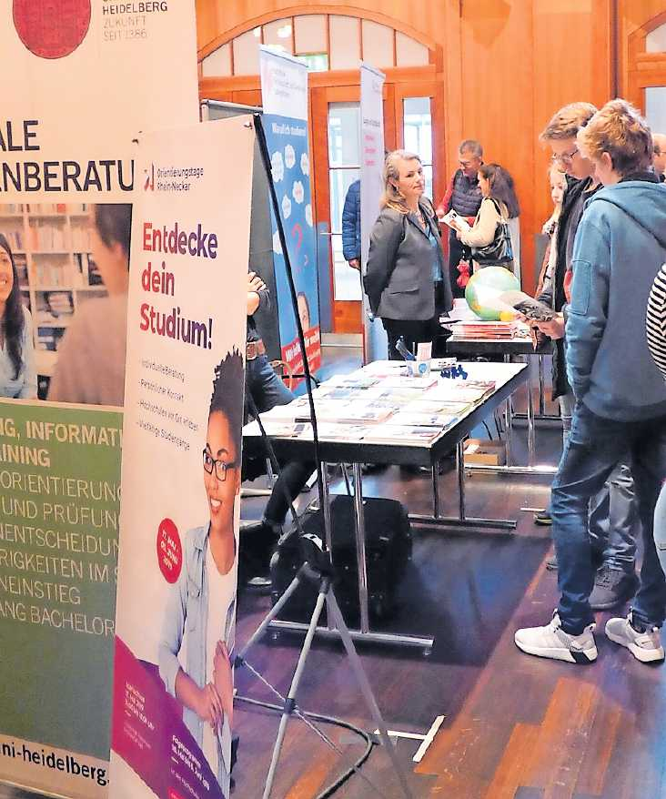 Im Bereich Hochschulmesse stellen Studienberater und -beraterinnen alle Studienmöglichkeiten vor. FOTO: AGENTUR FÜR ARBEIT/GRATIS