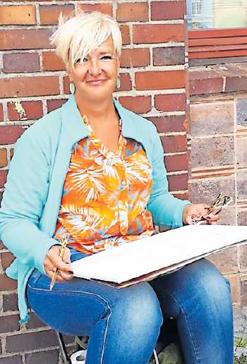 Künstlerin Kerstin Heidrich eröffnet ihre Atelier-Galerie. FOTO: HEIDRICH/GRATIS