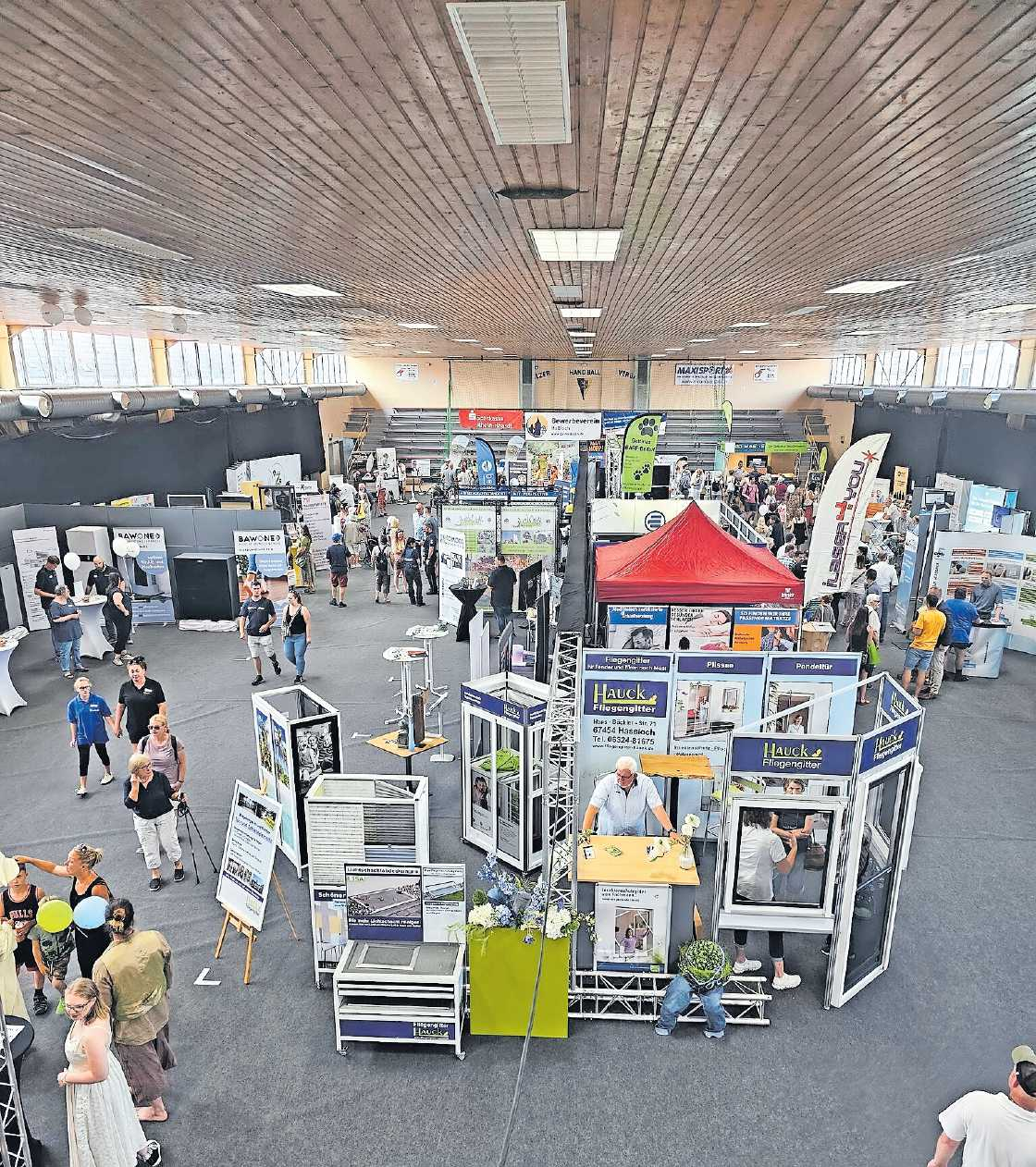 Beim 8. Haßlocher Wirtschaftsmarkt „WiMa“ erwartet die Besucherinnen und Besucher ein bunter Mix von diesmal rund 80 Ausstellern verschiedenster Branchen. FOTO: EVA BENDER/GRATIS
