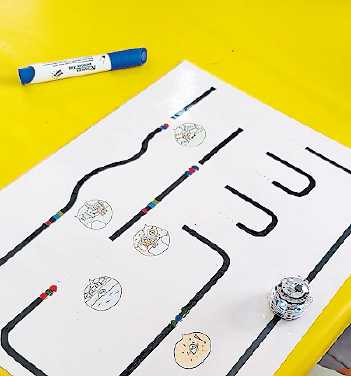 Der Mini-Roboter folgt hier gezeichneten Linien. ADA LOVELACE/GRATIS