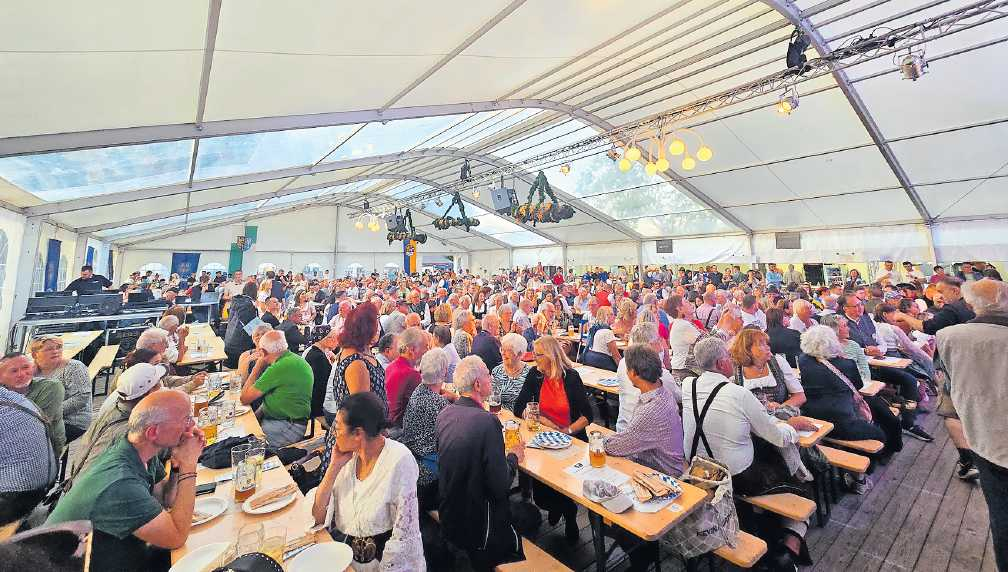 Riesengaudi ist im Festzelt garantiert.