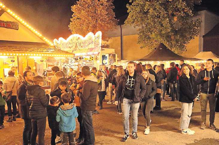 Stimmungsvoll geht es auf dem Bockheimer Winzerfest zu. FOTO: ANJA BENNDORF/ARCHIV